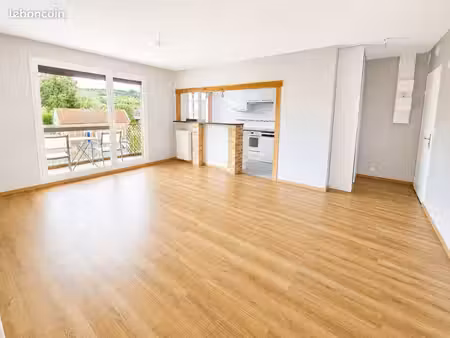 t4 lumineux  deux balcons  3 chambres  ascenseur