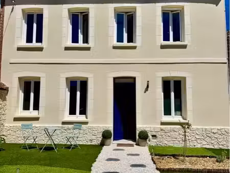 maison rénovée  jardinet et garage