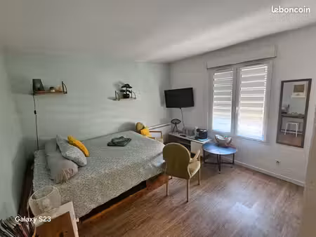 studio entièrement meublé