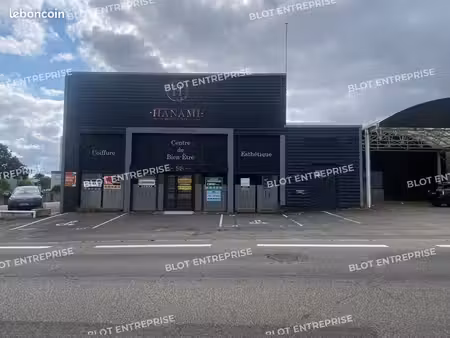 local d'activité 800 m²