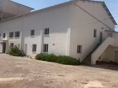 grands locaux pro meubles