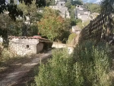 dans mas village perché 19 ° s. une chambre privative et parties communes : 1 [url masquée