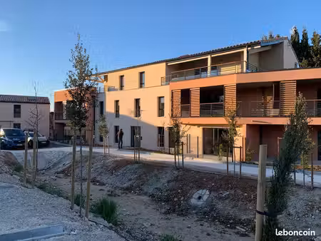 magnifique t3 uzes climatisé  belle terrasse