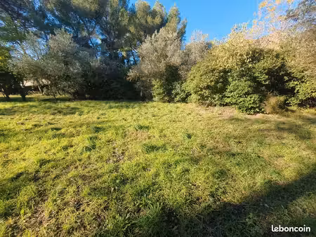 terrain 553 m² nimes