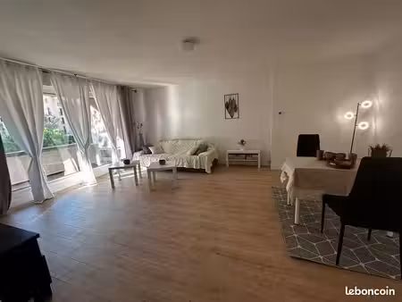 grand t2 rénové de 56 96 m²