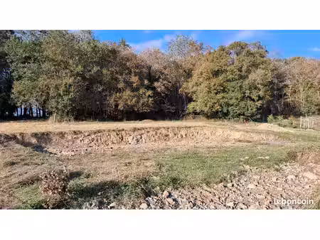 terrain constructible 2342 m² plein sud  calme  vue dégagée