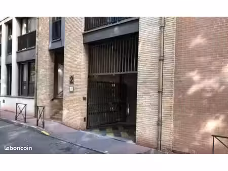 garage boxé à compans-caffarelli 12 m2