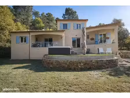 villa dans la nature