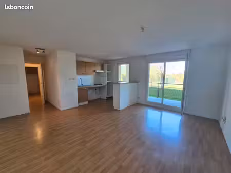 appartement t3 en rdc avec terrasse et parking