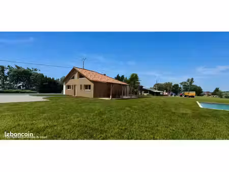 terrain 1 527 m² constructible avec permis de construire au coeur du gers