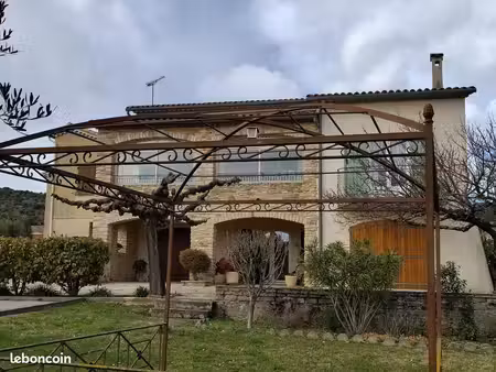propriété 7 pièces 236 m²