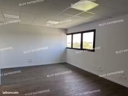 bureaux 100 m²