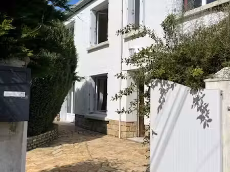 maison 3 chambres jardin . bord de mer