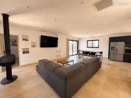 villa 130m2 piscine et jacuzzi