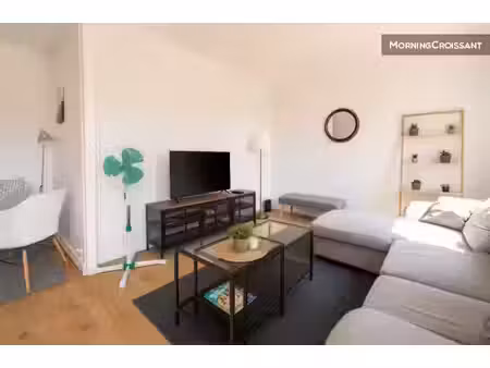 location meublée appartement 3 pièces 68 m² à courbevoie (92400)  2 200 €