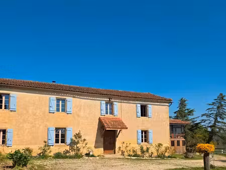 ferme / propriété agricole de 19 hectares avec maison de 240m² rénovée avec des matériaux 