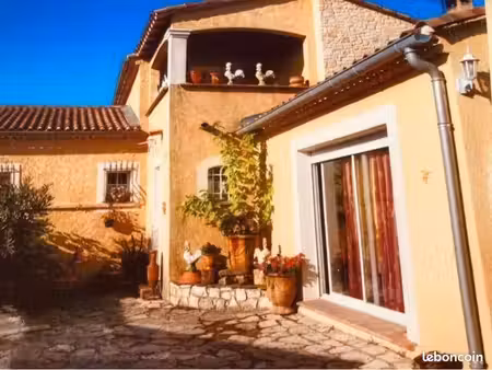 maison familiale et/ou profession libérale