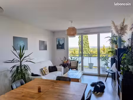 t3 lumineux à ramonville : grand balcon  climatisation et parking