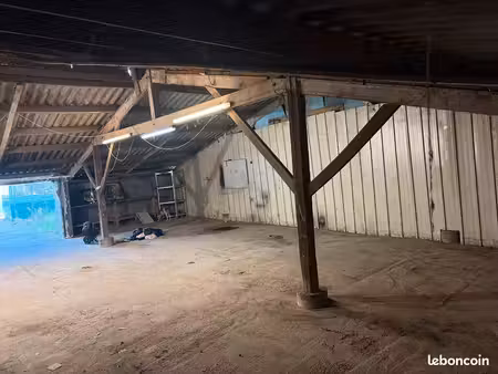 location hangar