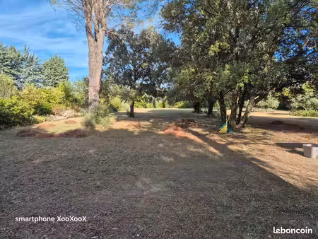 magnifique terrain de 3300 m2 à uzès