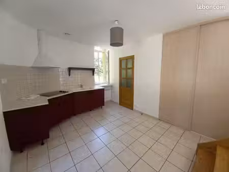 studio 1 pièce 31 m²