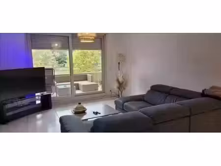 location appartement 2 pièces 50 m² à aix-en-provence (13090)  840 €