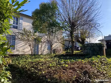 à louer appartement t4  entièrement rénové à neuf  dans maison ancienne  avec jardin et pa