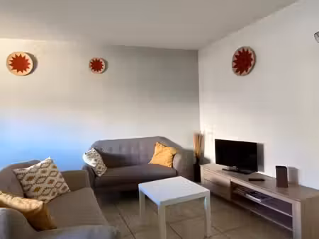 appartement dans maison de village aux portes de nîmes