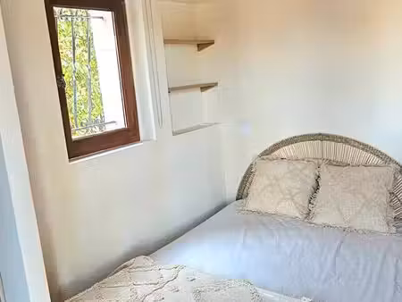 studio dans propriété avec jardin et parking privé