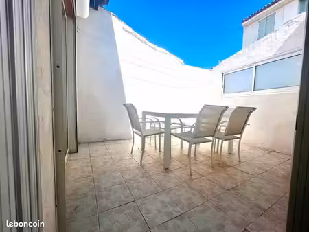 appartement meublé nimes 2 pièces de 37 m2 avec terrasse refait récemment