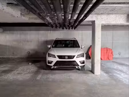 place de parking bas cenon