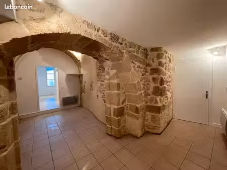 bazas  local professionnel 46m² à 480