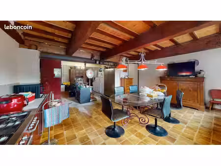 maison médiévale à colombages 177 m² avec terrasse
