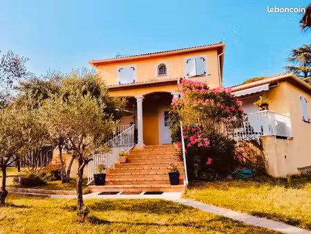 villa 4chambres à louer grand jardin jacuzzi