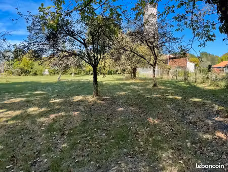 terrain 1 400 m² le tuzan