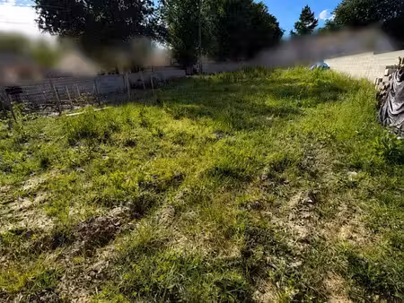 terrain constructible de 426m2 - un cadre de vie idéal entre campagne et proximité de bord