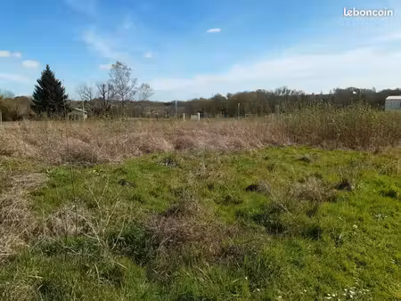terrain 800 m² le tuzan