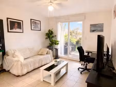 ? appartement t3 avec jardinet/terrasse  piscine résidentielle  2 places de parking – blay