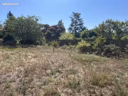 terrain 579 m² avensan