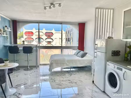 studio meublé climatisé 23 m² - centre-ville de la grande-motte
