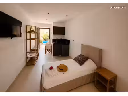 studio rénové dans villa mont saint clair