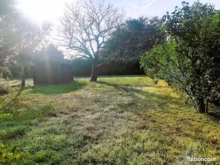 terrain 700 m² ambares et lagrave