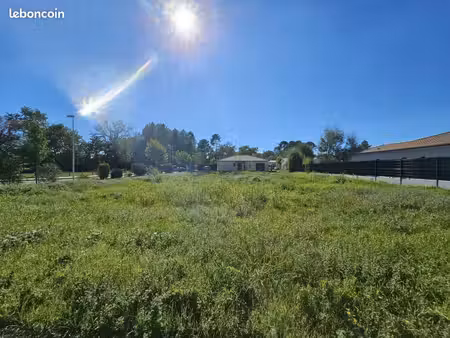 terrain 640 m² camblanes et meynac