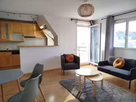 location meublée appartement 2 pièces 42 m² à cergy (95000)  980 €