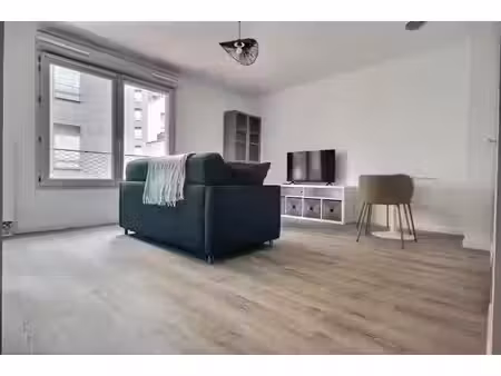 location meublée appartement 1 pièce 32 m² à romainville (93230)  920 €