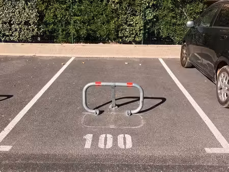 carnon-plage – place de parking extérieure avec arceau – 50/mois