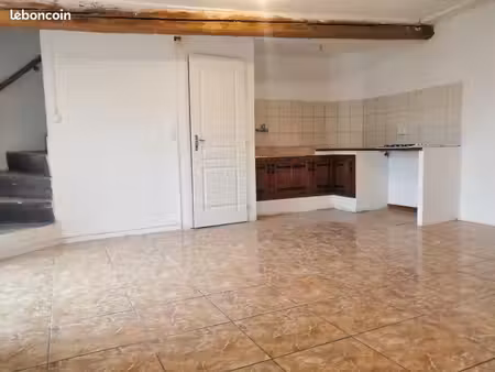 loue maison de village à quarante