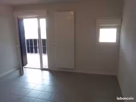 appartement t2 44m2 avec terrasse et parking
