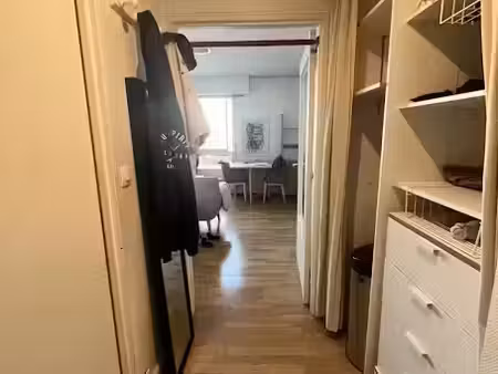 location meublée appartement 1 pièce 26 m² à courbevoie (92400)  1 075 €