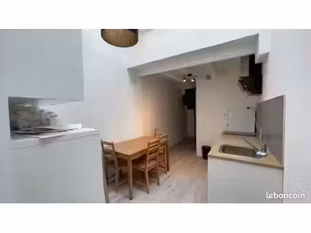 2 pièces calme à 2 pas des halles